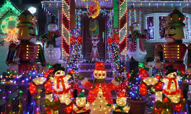 Holiday of Lights Decorating Contest