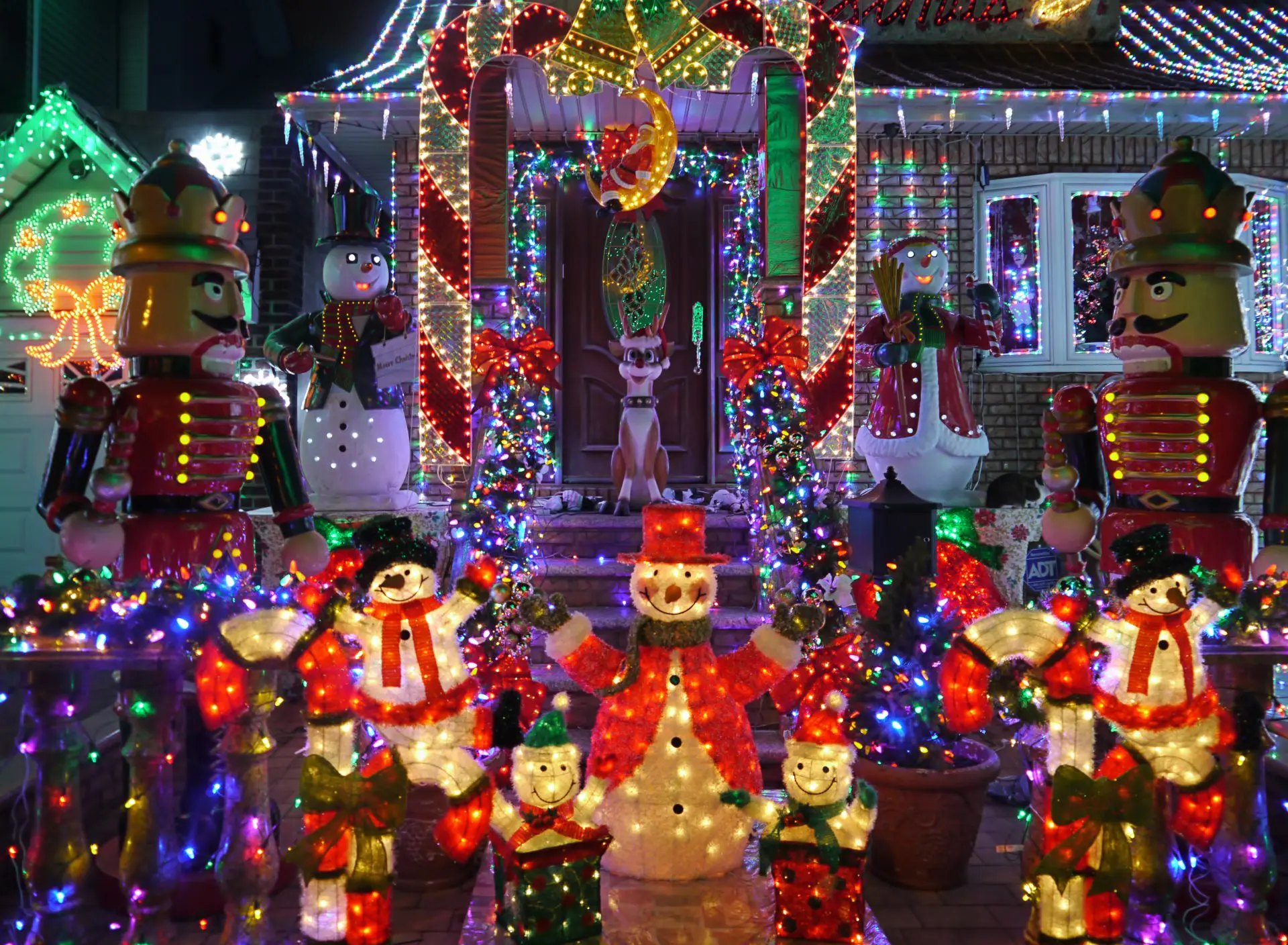 Holiday of Lights Decorating Contest